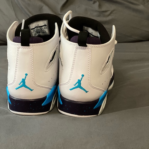 Authentic youth Jordan sneakers - Picture 4 of 6